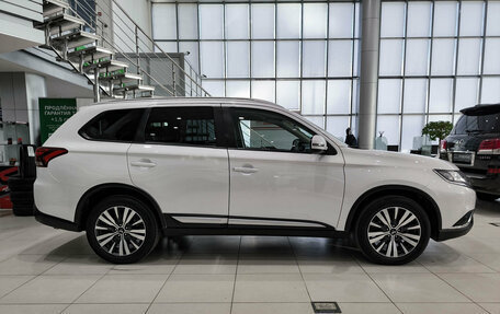 Mitsubishi Outlander III рестайлинг 3, 2020 год, 2 699 000 рублей, 4 фотография