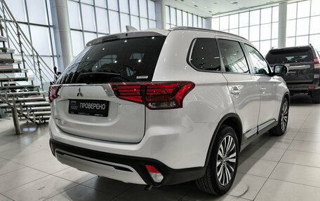 Mitsubishi Outlander III рестайлинг 3, 2020 год, 2 699 000 рублей, 5 фотография