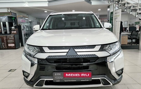 Mitsubishi Outlander III рестайлинг 3, 2020 год, 2 699 000 рублей, 2 фотография