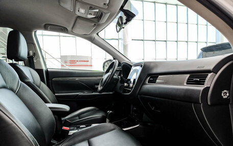 Mitsubishi Outlander III рестайлинг 3, 2020 год, 2 699 000 рублей, 11 фотография