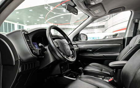 Mitsubishi Outlander III рестайлинг 3, 2020 год, 2 699 000 рублей, 16 фотография