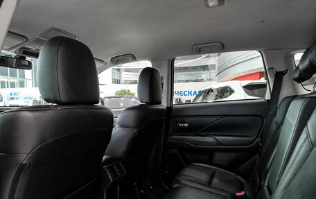 Mitsubishi Outlander III рестайлинг 3, 2020 год, 2 699 000 рублей, 12 фотография