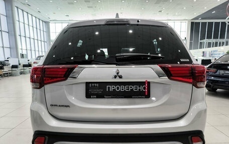 Mitsubishi Outlander III рестайлинг 3, 2020 год, 2 699 000 рублей, 6 фотография