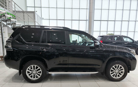 Toyota Land Cruiser Prado 150 рестайлинг 2, 2017 год, 4 150 000 рублей, 4 фотография