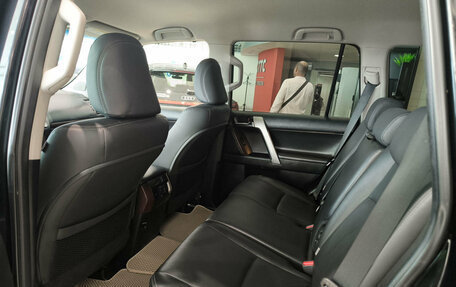 Toyota Land Cruiser Prado 150 рестайлинг 2, 2017 год, 4 150 000 рублей, 12 фотография