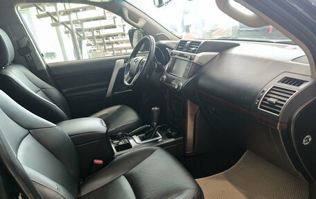 Toyota Land Cruiser Prado 150 рестайлинг 2, 2017 год, 4 150 000 рублей, 11 фотография