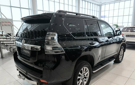 Toyota Land Cruiser Prado 150 рестайлинг 2, 2017 год, 4 150 000 рублей, 5 фотография