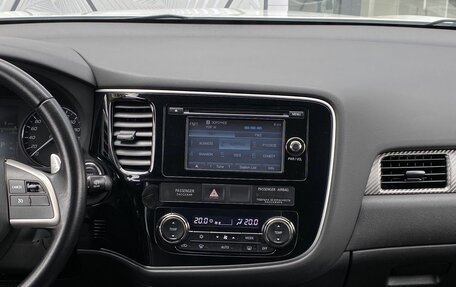 Mitsubishi Outlander III рестайлинг 3, 2014 год, 1 789 000 рублей, 12 фотография
