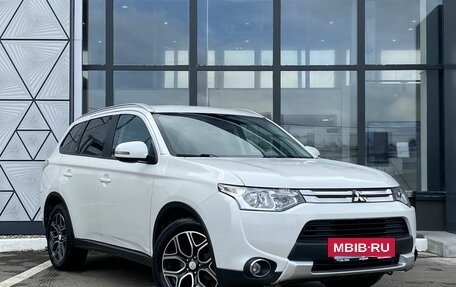 Mitsubishi Outlander III рестайлинг 3, 2014 год, 1 789 000 рублей, 3 фотография