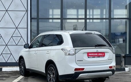 Mitsubishi Outlander III рестайлинг 3, 2014 год, 1 789 000 рублей, 7 фотография