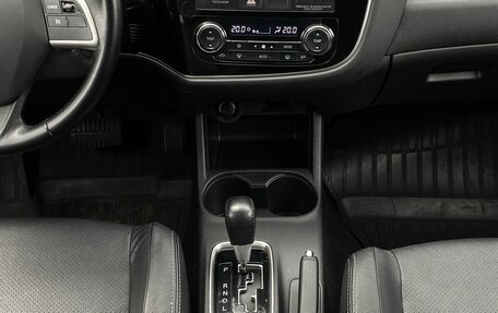 Mitsubishi Outlander III рестайлинг 3, 2014 год, 1 789 000 рублей, 13 фотография