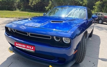 Dodge Challenger III рестайлинг 2, 2019 год, 3 850 000 рублей, 3 фотография