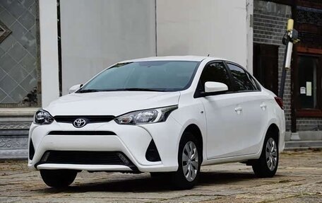 Toyota Yaris XP150 рестайлинг, 2022 год, 975 000 рублей, 1 фотография