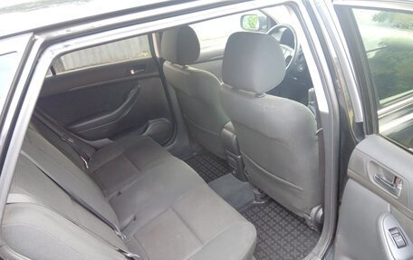Toyota Avensis III рестайлинг, 2005 год, 650 000 рублей, 8 фотография