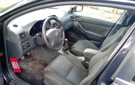 Toyota Avensis III рестайлинг, 2005 год, 650 000 рублей, 6 фотография