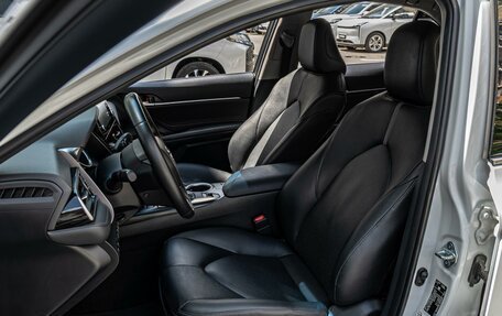 Toyota Camry, 2021 год, 3 540 000 рублей, 10 фотография