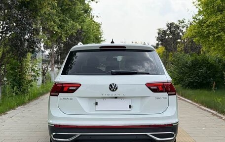 Volkswagen Tiguan II, 2022 год, 1 790 000 рублей, 5 фотография