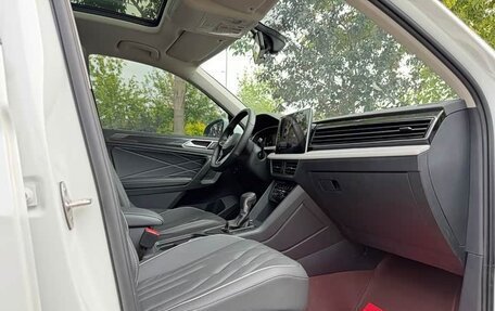 Volkswagen Tiguan II, 2022 год, 1 790 000 рублей, 11 фотография