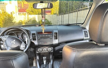 Mitsubishi Outlander III рестайлинг 3, 2010 год, 901 000 рублей, 8 фотография