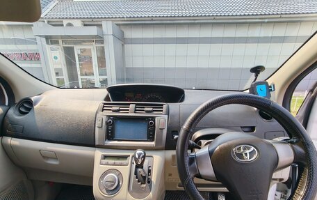 Toyota Passo Sette, 2009 год, 750 000 рублей, 8 фотография