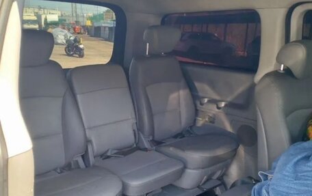Hyundai Grand Starex Grand Starex I рестайлинг 2, 2011 год, 980 000 рублей, 10 фотография