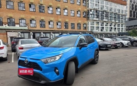 Toyota RAV4, 2021 год, 4 300 000 рублей, 2 фотография