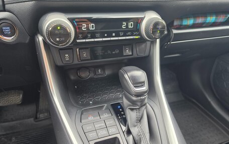 Toyota RAV4, 2021 год, 4 300 000 рублей, 14 фотография