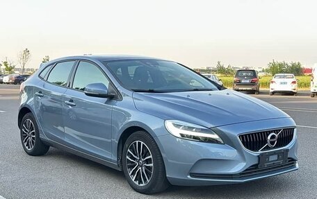Volvo V40 II рестайлинг, 2019 год, 1 185 000 рублей, 4 фотография