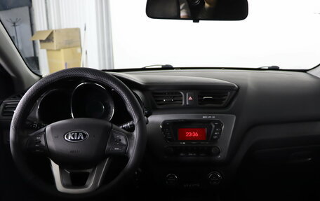 KIA Rio III рестайлинг, 2013 год, 799 990 рублей, 13 фотография