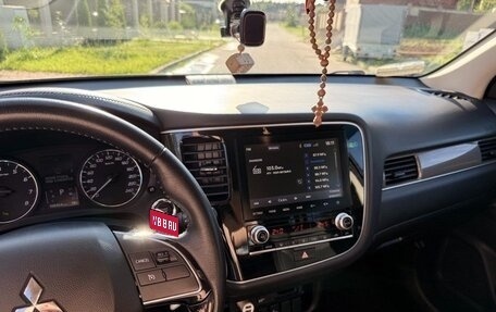 Mitsubishi Outlander III рестайлинг 3, 2021 год, 2 900 000 рублей, 1 фотография