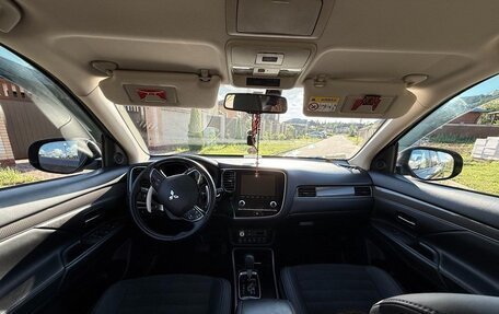 Mitsubishi Outlander III рестайлинг 3, 2021 год, 2 900 000 рублей, 2 фотография