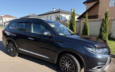 Mitsubishi Outlander III рестайлинг 3, 2021 год, 2 900 000 рублей, 12 фотография
