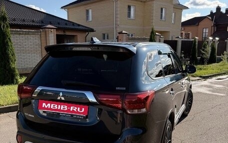 Mitsubishi Outlander III рестайлинг 3, 2021 год, 2 900 000 рублей, 15 фотография