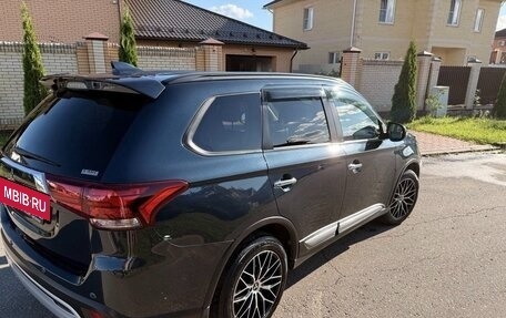 Mitsubishi Outlander III рестайлинг 3, 2021 год, 2 900 000 рублей, 14 фотография