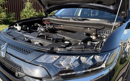 Mitsubishi Outlander III рестайлинг 3, 2021 год, 2 900 000 рублей, 22 фотография