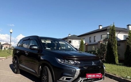 Mitsubishi Outlander III рестайлинг 3, 2021 год, 2 900 000 рублей, 19 фотография