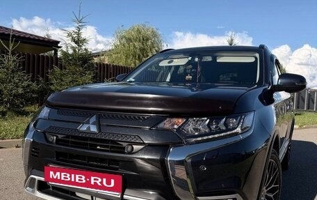 Mitsubishi Outlander III рестайлинг 3, 2021 год, 2 900 000 рублей, 24 фотография