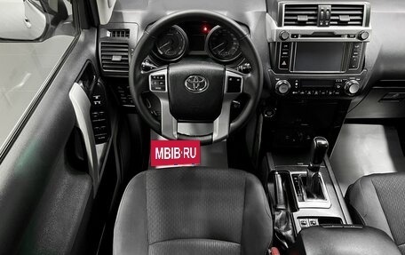 Toyota Land Cruiser Prado 150 рестайлинг 2, 2016 год, 3 615 000 рублей, 11 фотография