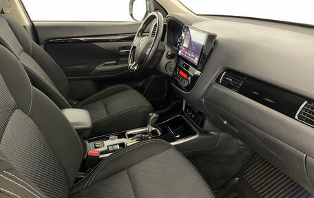 Mitsubishi Outlander III рестайлинг 3, 2019 год, 1 975 000 рублей, 12 фотография