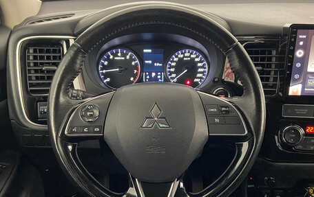 Mitsubishi Outlander III рестайлинг 3, 2019 год, 1 975 000 рублей, 11 фотография