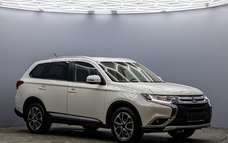 Mitsubishi Outlander III рестайлинг 3, 2016 год, 1 455 000 рублей, 3 фотография