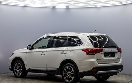 Mitsubishi Outlander III рестайлинг 3, 2016 год, 1 455 000 рублей, 4 фотография
