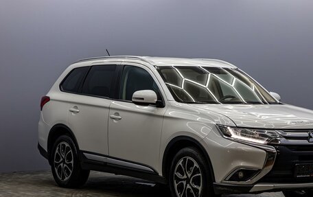 Mitsubishi Outlander III рестайлинг 3, 2016 год, 1 455 000 рублей, 7 фотография