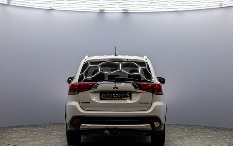 Mitsubishi Outlander III рестайлинг 3, 2016 год, 1 455 000 рублей, 5 фотография