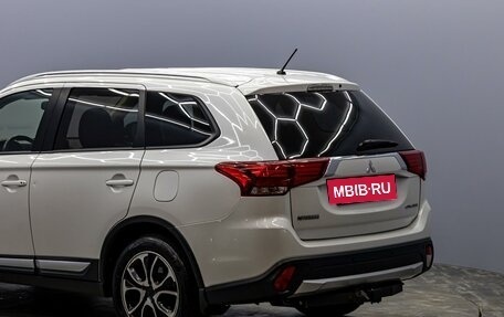 Mitsubishi Outlander III рестайлинг 3, 2016 год, 1 455 000 рублей, 10 фотография