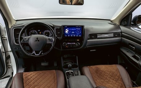 Mitsubishi Outlander III рестайлинг 3, 2016 год, 1 455 000 рублей, 16 фотография