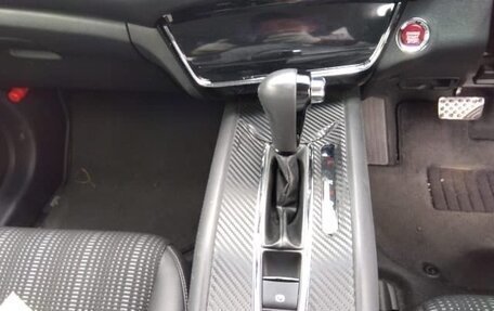 Honda Vezel, 2015 год, 1 650 000 рублей, 8 фотография