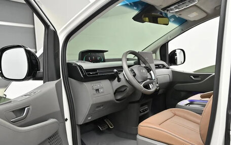 Hyundai Staria, 2024 год, 4 590 000 рублей, 9 фотография