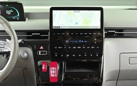 Hyundai Staria, 2024 год, 4 590 000 рублей, 12 фотография