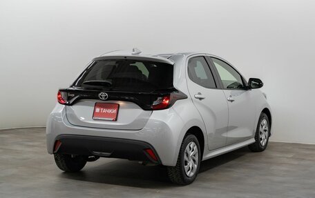 Toyota Yaris, 2021 год, 1 099 000 рублей, 3 фотография